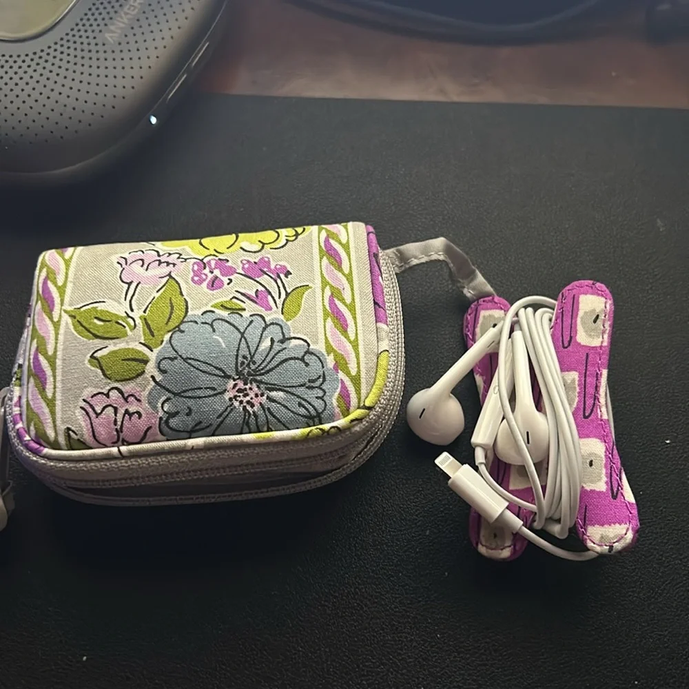 Apple Earbuds and Vera Bradley Listen Up / Tune In Case